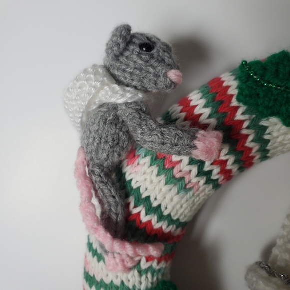 ✨️HOST PICK✨ Handcrafted Knitted Christmas Wreath Mice Pinecones Holly and Bell - Picture 5 of 11